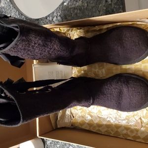 Ugh Heirloom Lace Up Blk Boots size 6